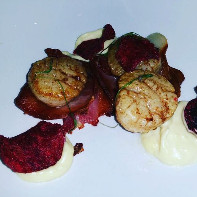 Scallops and beetroot crisps theembankmentbedford just perfect for a Sundayhellip