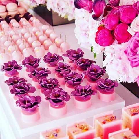 Its all about colour coordinating Even the cakes colourcoordination weddinginspirationhellip