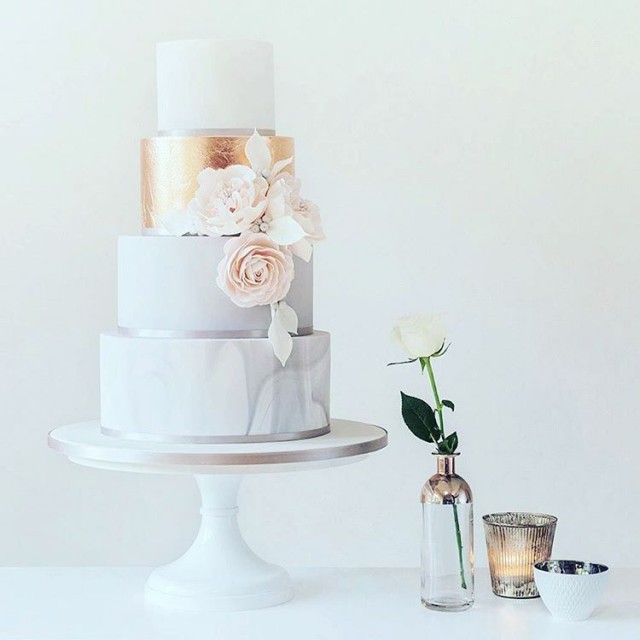 Another stylish cake this time using a grey blush andhellip
