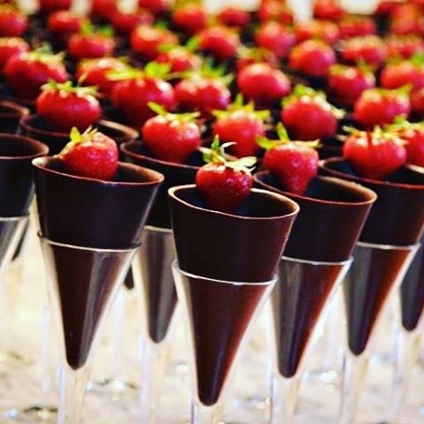 Chocolate champagne flutes? Oooh yes please chocolate champagne champagneglass champagnefluteshellip