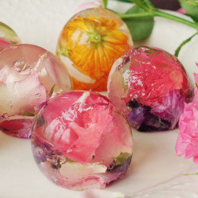 DIY-Edible-Flower-Truffles-from--------www.taste