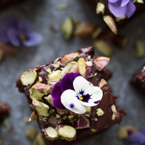Gluten-Free-Edible-Flowers--Brownies-www.dagmarskitchen