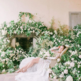 -IMAGE-12---Large-Flowers----floral-Instilation---weddings-largerthanlife-floralinstallations