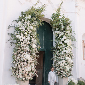-IMAGE-16---Large-Flowers----floral-Instilation---weddings-largerthanlife-floralinstallations