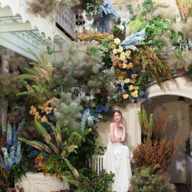 IMAGE-4-----Large-Flowers----floral-Instilation---weddings-largerthanlife-floralinstallations